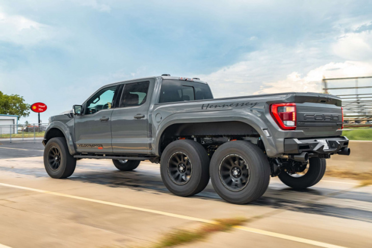 hennessey velociraptor is a 560ps six‑wheeled truck