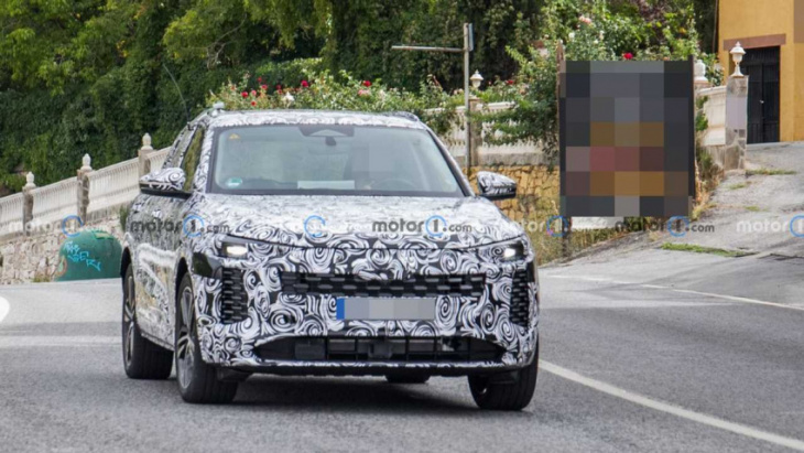 possible audi rs q5 spied with plug-in hybrid power