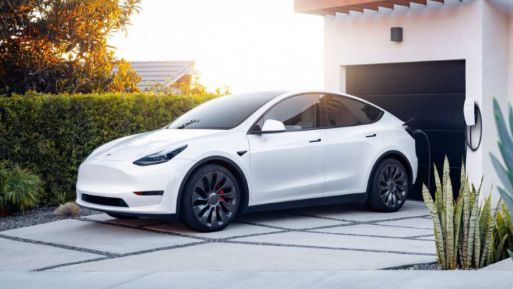 can tesla maintain its big lead as other brands' ev sales surge?