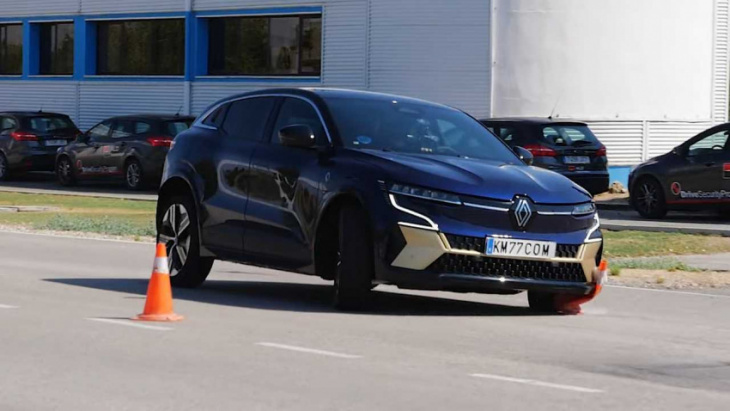 renault megane e-tech is a tricky participant in the moose test