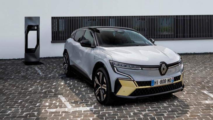 renault teases megane e-tech to drivers ahead of 2023 arrival