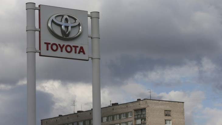 toyota motor to close its plant in russia