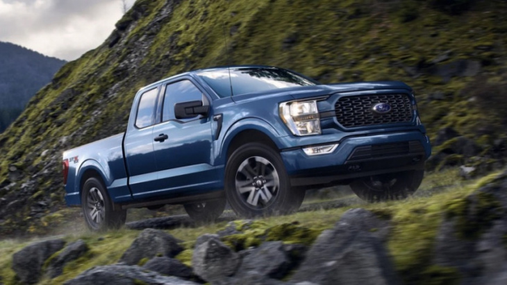 the 2023 ford f-150 platinum offers a different luxury truck vibe