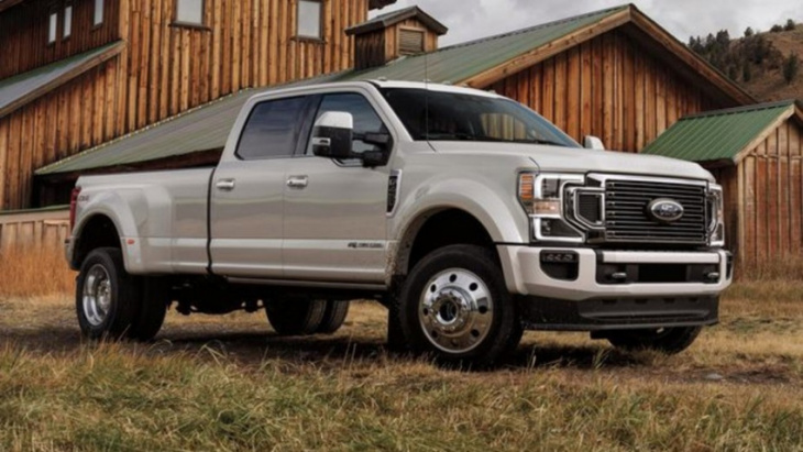 in a world of hybrids and evs, the 2023 ford super duty receives a bigger v8 engine