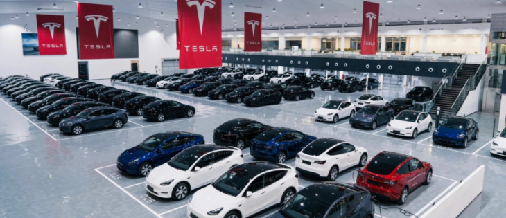 tesla expects ‘very high volume’ deliveries at end of quarter, asks workers to help