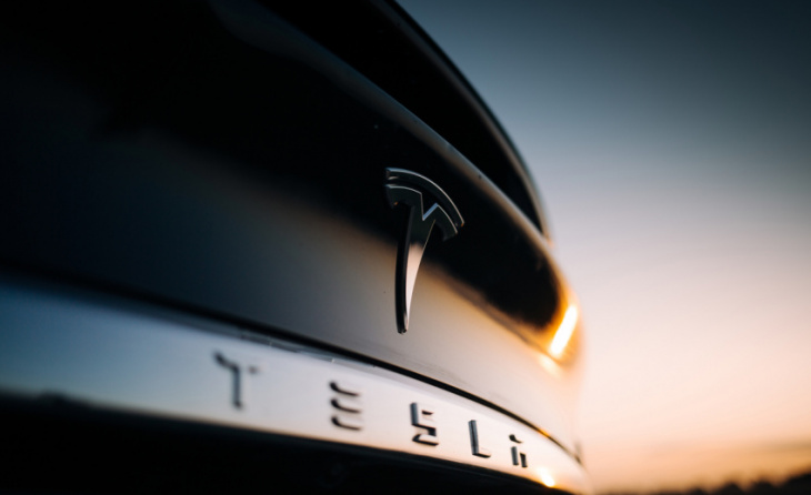 tesla set to report record electric car deliveries