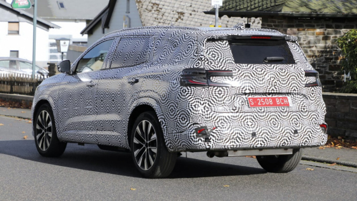 new renault grand austral seven-seater suv spied