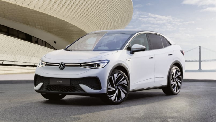 later than volvo but sooner than toyota? vw hints at expiry date on its combustion range in australia, as well as when it expects to be able to rival tesla