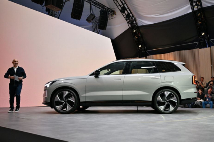 what safety tech does the 2024 volvo ex90 have?