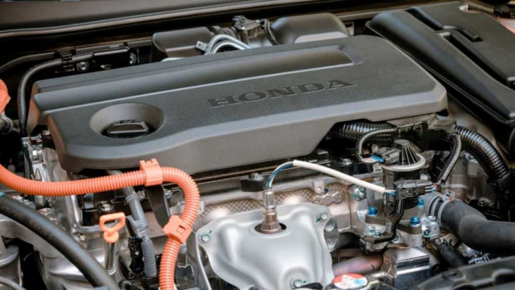 honda civic hybrid gets premium pricing and corolla-matching fuel economy