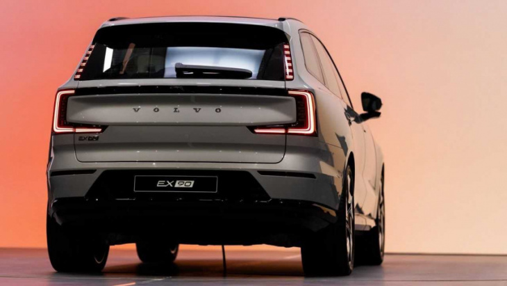 black friday, check out ev news from volvo, lucid and bmw: top ev news nov 18, 2022