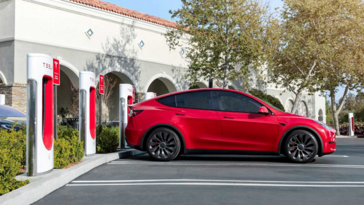 tesla again offers free supercharging for thanksgiving weekend
