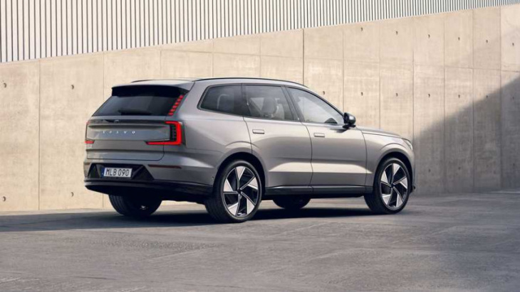 2024 volvo ex90 bows as tech-packed ev equivalent of xc90 suv