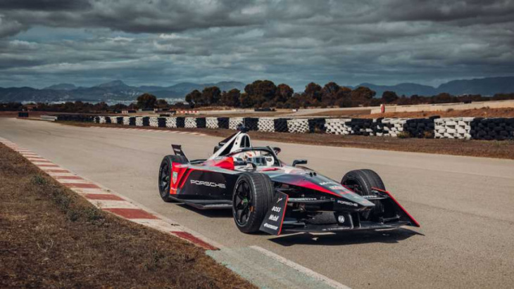 porsche takes the wraps off of its 99x gen3 formula e race car