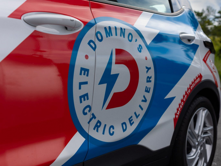 domino's is rolling out a fleet of 800 chevy bolt evs to deliver pizzas