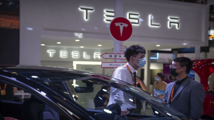 tesla stock rout accelerates over recall, covid in china, twitter chaos