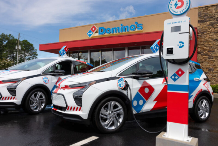 domino’s buys 800 chevrolet bolt evs as pizza delivery vehicles