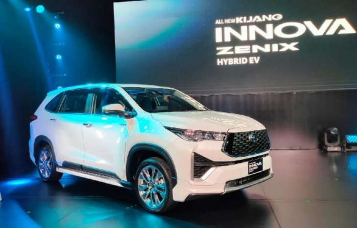 2023 toyota innova debuts in indonesia - hello handsome suv looks and hybrid powertrain
