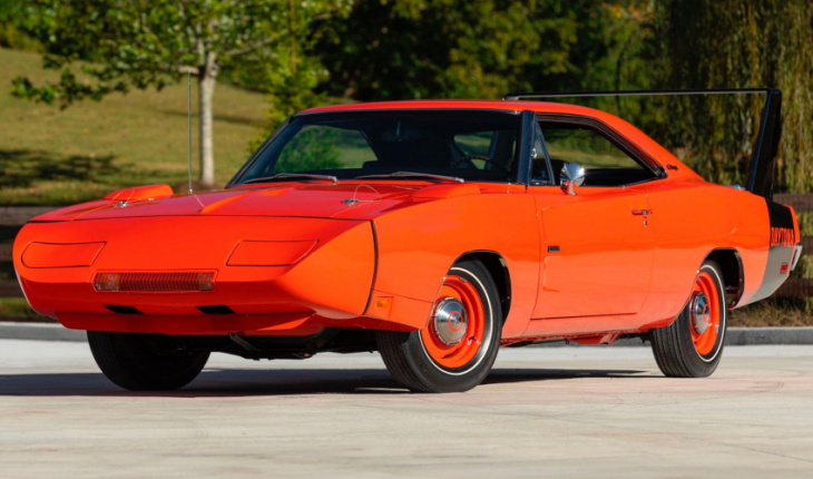 daytona and superbird selling at no reserve at mecum's kissimmee sale