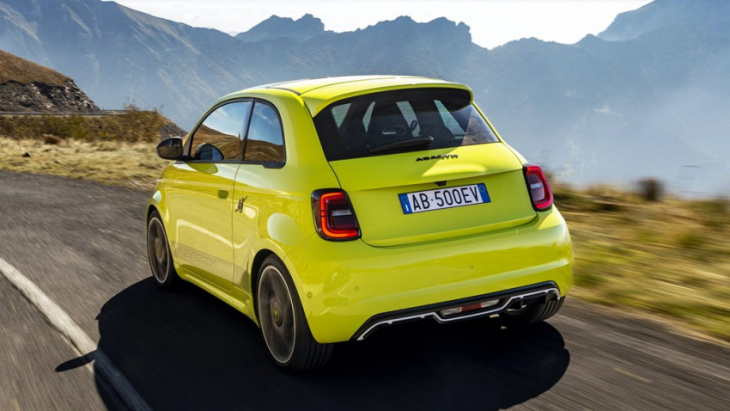 new 2023 abarth 500e hot hatchback unveiled with 152bhp
