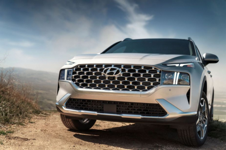 is the 2023 hyundai santa fe any different than the 2022 model year?