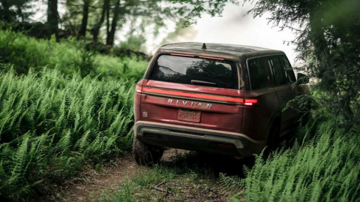 watch rivian r1s tow 5,000 pounds: how much range will it lose?
