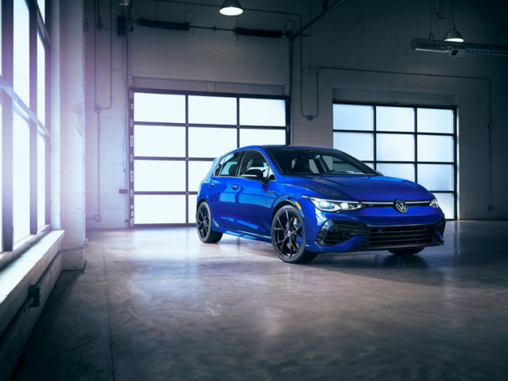 how much does a fully loaded 2023 volkswagen golf r cost?