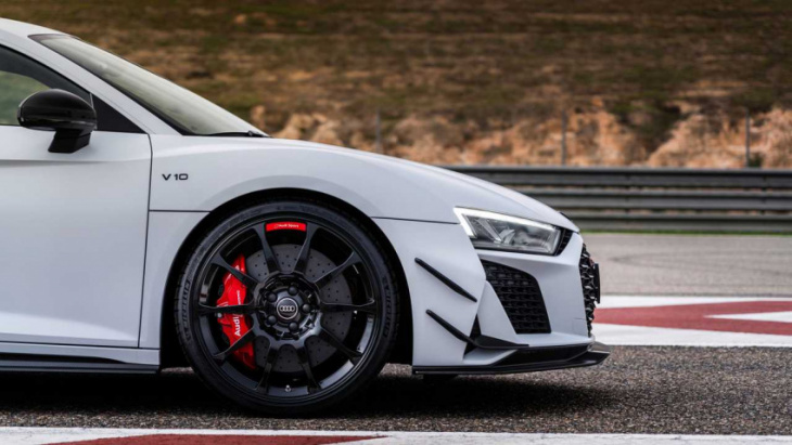 2023 audi r8 v10 gt rwd first drive review: slipping away