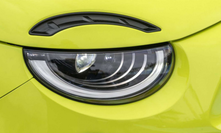 abarth 500e debuts as fashionable neon-green hot hatch 
