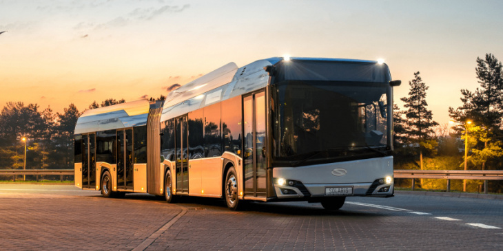 polish city of lodz orders 8 articulated solaris electric buses