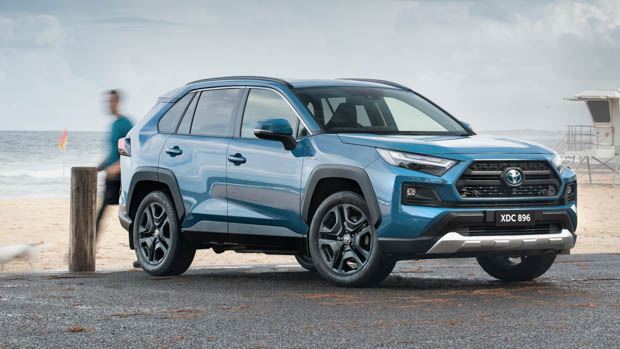 this week on chasing cars: ldv et60 price shock, rav4 updated for 2023 and stinger here to stay