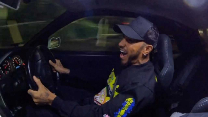 watch lewis hamilton have fun with nissan gt-r r34 in japan