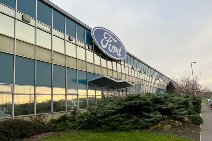ford to invest £125m at halewood factory and secure 500 jobs in massive new electric vehicle push