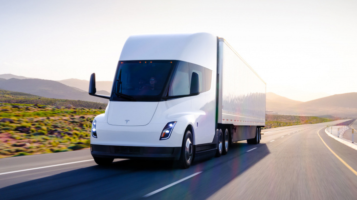 the tesla semi truck is finally ready, and pepsi gets the first ones