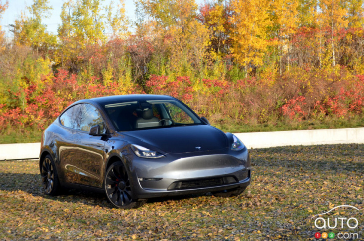 2022 tesla model y performance review: performance and engineering come first