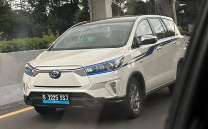 indonesia: toyota innova ev caught testing for the first time