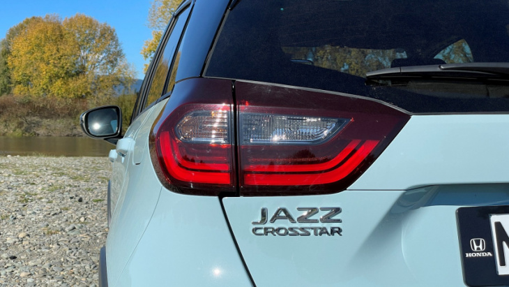 aa driven coty 2022: honda jazz is the best passenger vehicle of the year