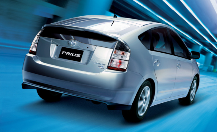the amazing evolution of the toyota prius over 26 years