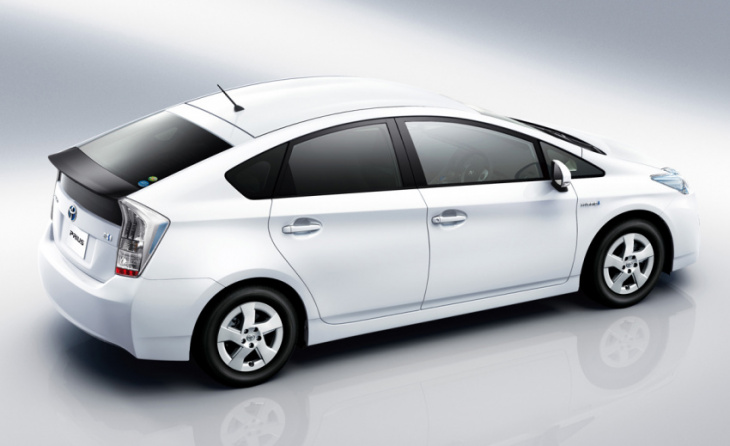 the amazing evolution of the toyota prius over 26 years