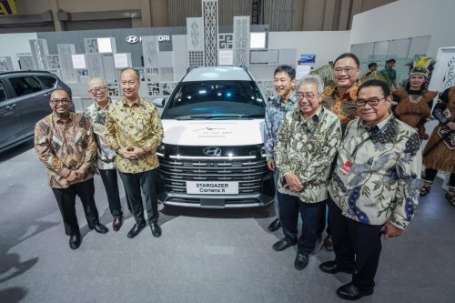Hyundai Stargazer, Hyundai, Agus Gumiwang Tandatangani STARGAZER Cartenz X, Wujud Apresiasi Upaya Hyundai Dorong Produksi Lokal