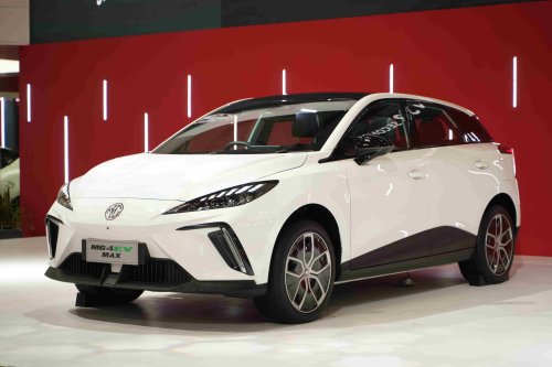 MG, MG4 EV Max Resmi Diluncurkan di GIIAS 2025, Jarak Tempuh 540 Km, Performa Lebih Bertenaga