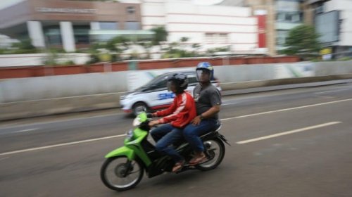 Naik Motor Bawa Anak di Depan? Hati-Hati, Ini Risiko Fatalnya