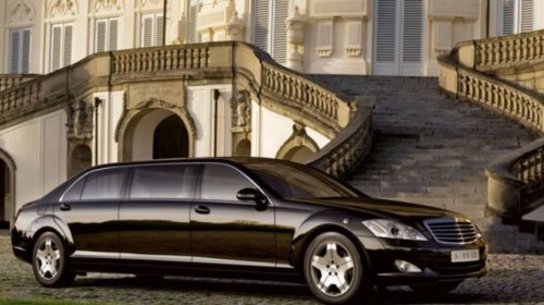 Ini Alasan Desainer Memasang Bumerang Kecil di Belakang Mobil Limosin Klasik