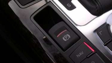 Ini yang Terjadi Saat Rem Tangan Elektronik Diaktifkan di Jalan Tol