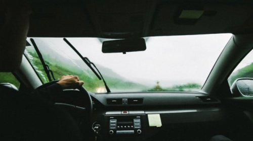 Terlihat Sepele, tapi Kebiasaan Ini Bisa Bikin Mobil Boros BBM