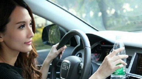Fakta Mengejutkan! Negara Ini Jadi Satu-satunya yang Masih Izinkan Main Ponsel Saat Berkendara