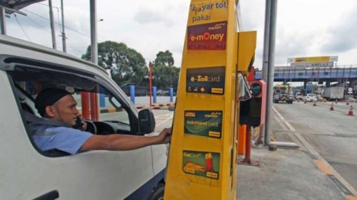 Stiker Khusus Ini Bikin Mobil Bisa Bayar Tol Otomatis