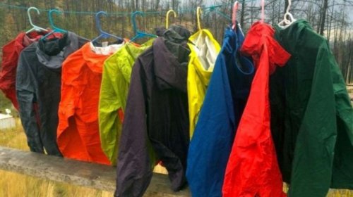 Terpopuler: Cara Rawat Jas Hujan, Trik Kaca Helm Licin, dan Setelan AC Anti Embun