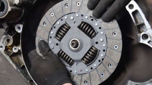 Hindari Kebiasaan Ini agar Kopling Mobil Tetap Awet