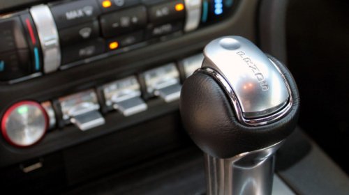 Kapan Sebaiknya Gunakan Gigi Rendah di Mobil Manual? Ini Penjelasan Lengkapnya